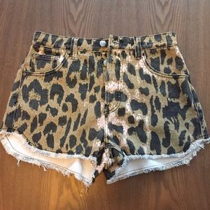 NWT!! ❤️ High-waisted leopard shorts 🐆